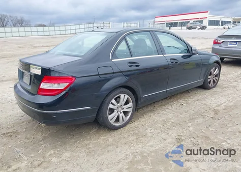 2011 Mercedes-Benz C 300 Luxury/Sport z USA, uszkodzony, nr VIN WDDGF5EB6BA476437